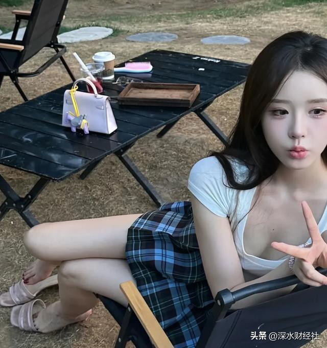 篷大军：年轻人开始对坐地起价说不！pg电子免费试玩模拟器景区外的帐(图2)