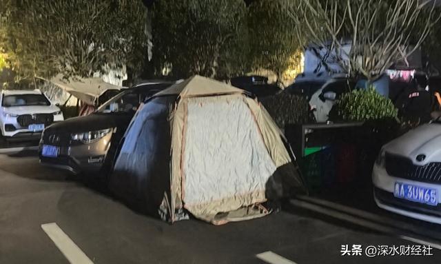 篷大军：年轻人开始对坐地起价说不！pg电子免费试玩模拟器景区外的帐(图5)